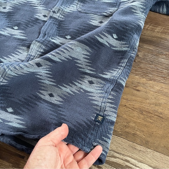 Roark Teton bottom down woven shirt Medium - Picture 7 of 12